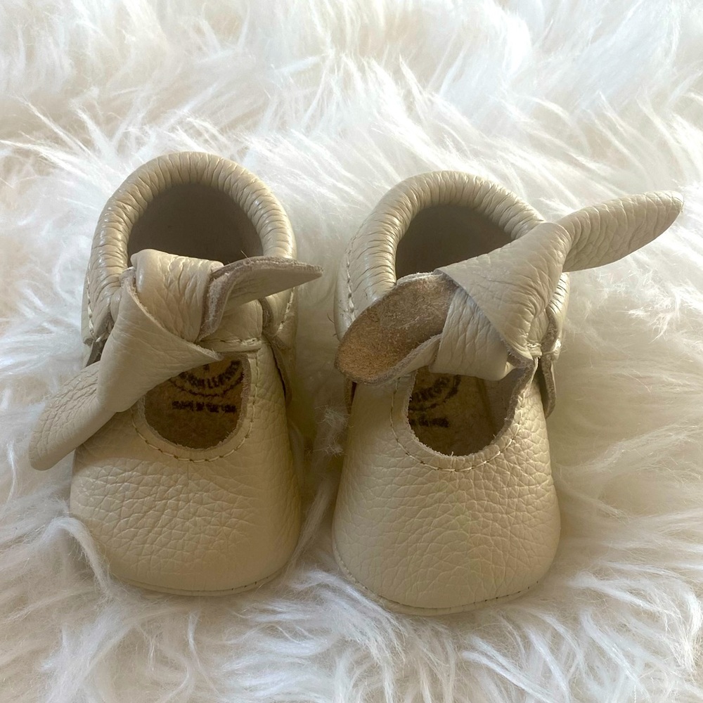 Freshly Picked Knotted Bow Baby Shoe